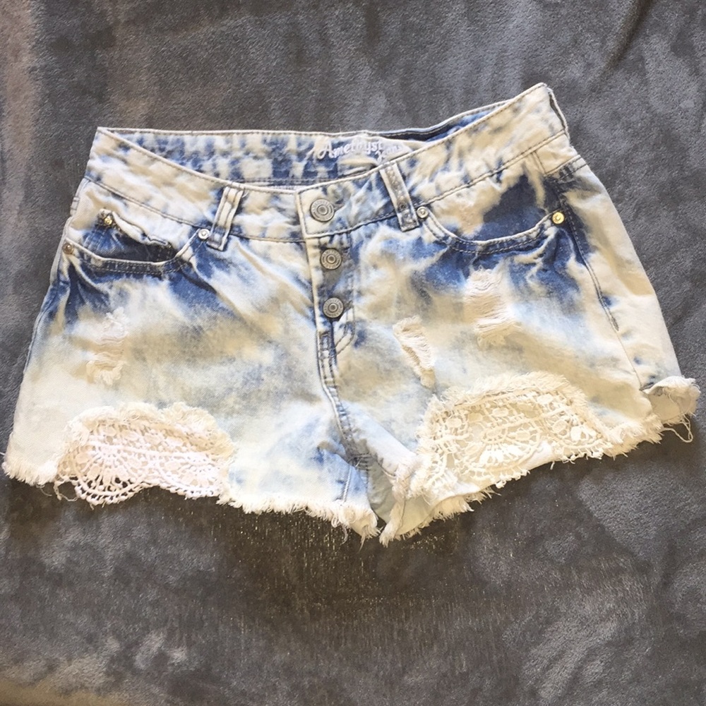 Amethyst Shorts with lace detail